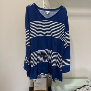 ✨2/$5 
Lularoe top